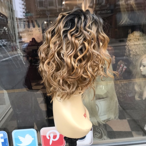Ash blonde curly bob 4X4 Freepart ombré wig 2020 - Picture 4 of 8